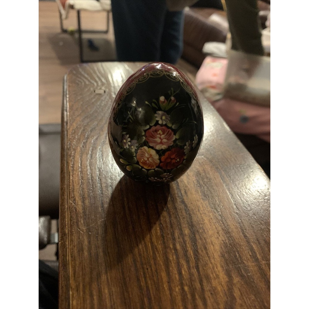 Black Lacquer Decorative Egg - Flowers